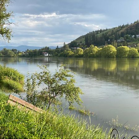 קמלופס Rayleigh Riverfront Retreat- Peaceful Garden Oasis-25 Minutes To Ski Hill מראה חיצוני תמונה