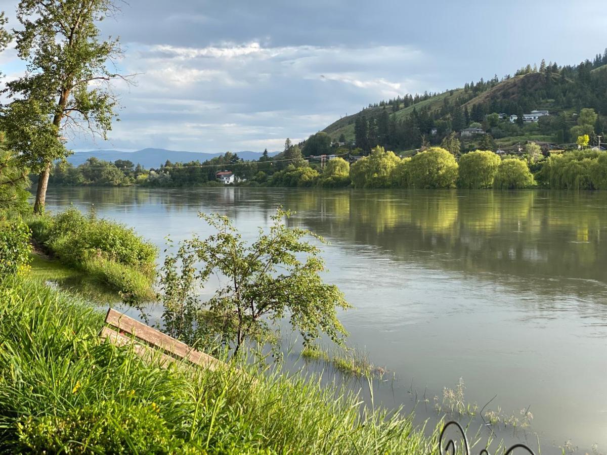 קמלופס Rayleigh Riverfront Retreat- Peaceful Garden Oasis-25 Minutes To Ski Hill מראה חיצוני תמונה